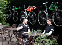 Cycloc Solo, Velo-Wandhalterung. Rot-Orange.