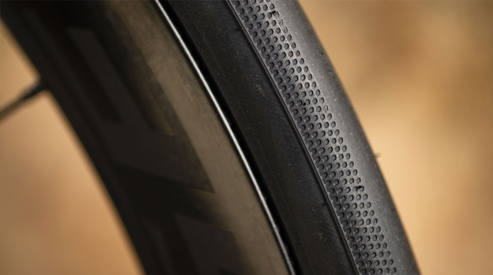 BONTRAGER Reifen R3 Hard-Case Lite 700x25C TLR