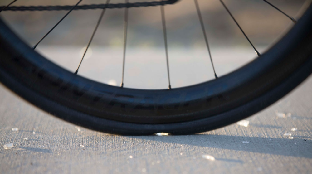 BONTRAGER Reifen R3 Hard-Case Lite 700x32c TLR
