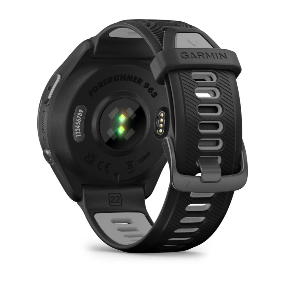 Garmin Forerunner® 965, Schwarz/Carbongrau DLC Titan mit Silikon-Wechselarmband 22 mm Schwarz/Hellgrau