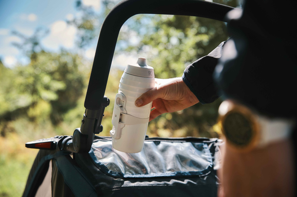 Fidlock TWIST X KEEGO Trinklasche 600 ml, Set (mit Bottle Connector und Bike Base). White.