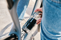 Fidlock TWIST Trinkflasche 700 ml Life, Set (mit Bottle Connector, mit Bike Base). Clear Black.