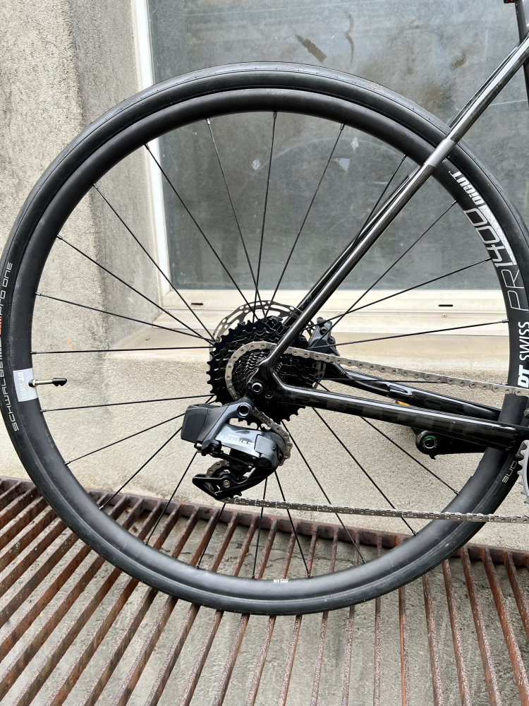 Felt FR Advanced matte carbon / white, grey 56 Force D1 DT Swi...