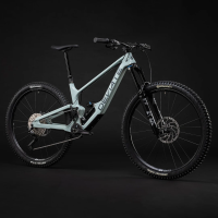 DEVIATE CYCLES HIGHLANDER II || IONA GREEN || ELITE