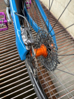 DEVIATE CYCLES Highlander 2 Custom Gr.L  / Wurde nur 1 Tag gefahren, kleiner Kratzer hinten li