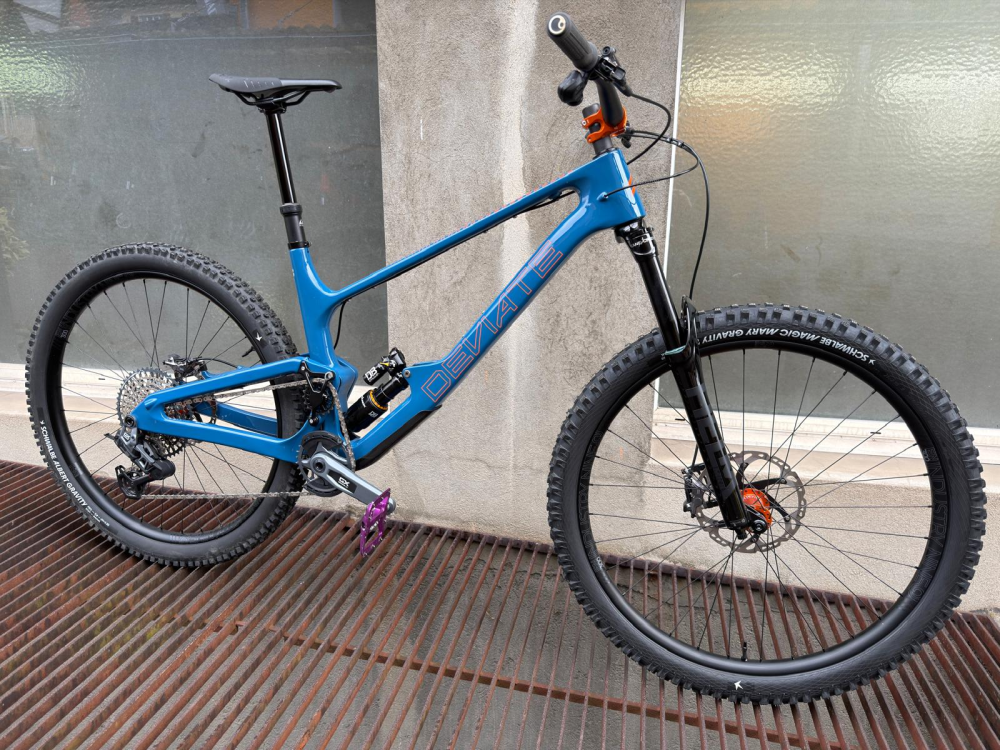 DEVIATE CYCLES Highlander 2 Custom Gr.L  / Wurde nur 1 Tag gefahren, kleiner Kratzer hinten li