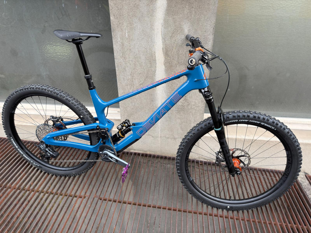 DEVIATE CYCLES Highlander 2 Custom Gr.L  / Wurde nur 1 Tag gefahren, kleiner Kratzer hinten li